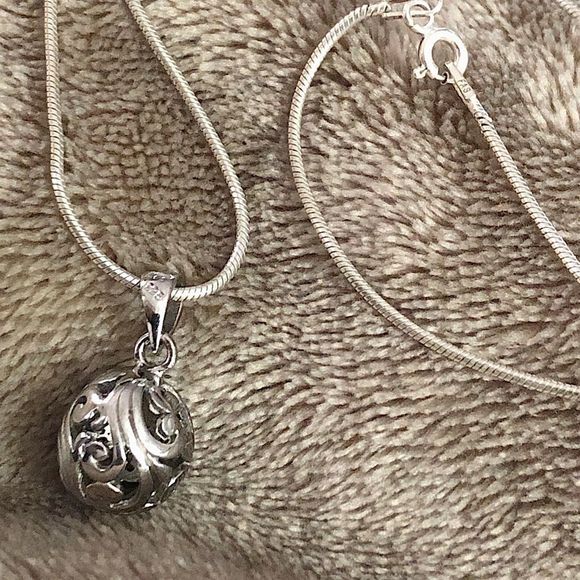 Vintage Sterling Silver Scroll Cutout Round Pendant w/ Snake Chain Necklace - Picture 2 of 7
